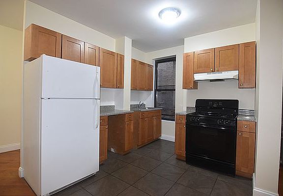 5th image of 465 46th St APT 5