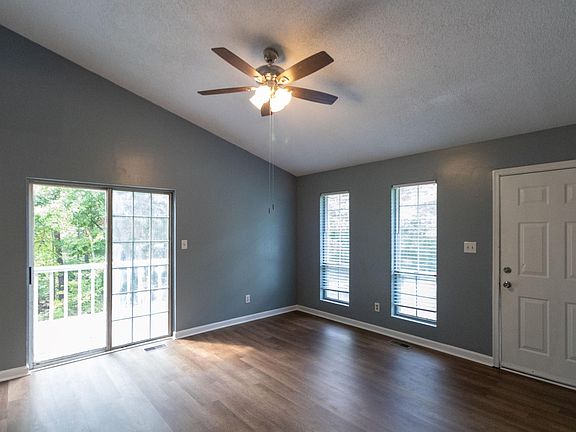 3rd image of 102 Woodcrest Cir #C