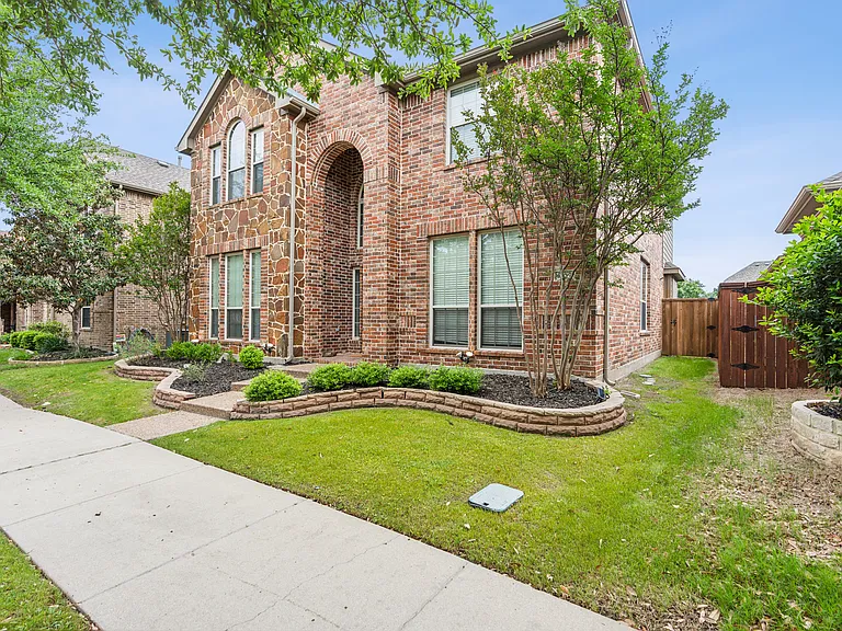 5637 Belton Ln — Photo 2