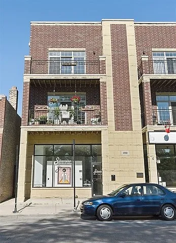 4880 N Clark St APT 2C photo 1