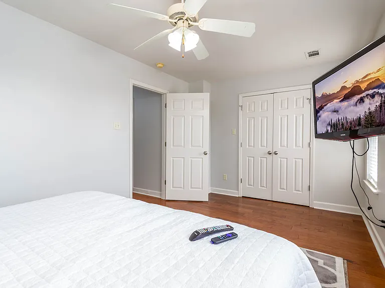 1824 N Hughes St — Photo 12