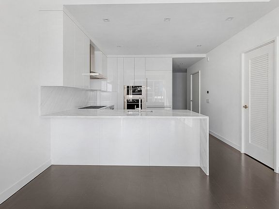 3rd image of 150 Seaport Blvd #Penthouse 2g