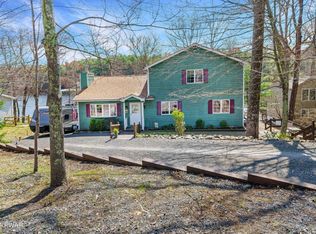 125 Lake Dr, Dingmans Ferry, PA