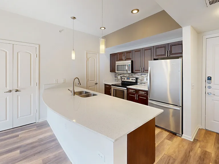 Residences at the Domain — Photo 87
