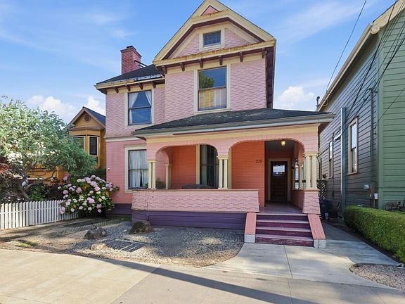 3rd image of 225 Union St