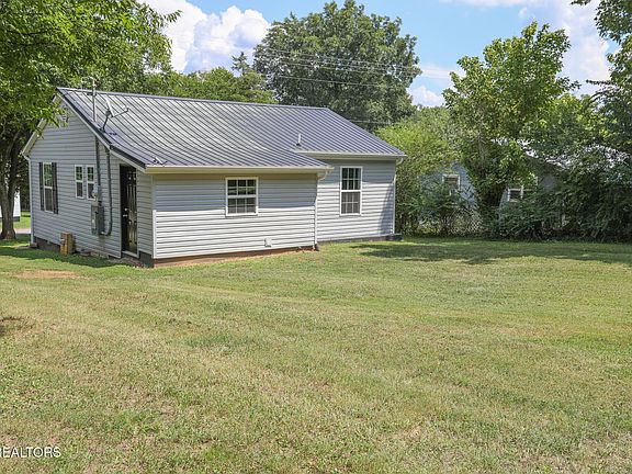 3rd image of 114 Greenwood Cir
