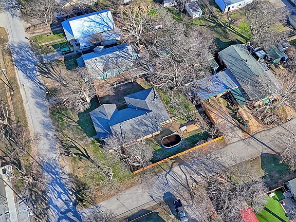 4th image of 517 W Lamar St