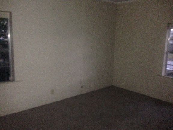 4th image of 109 E Washington St