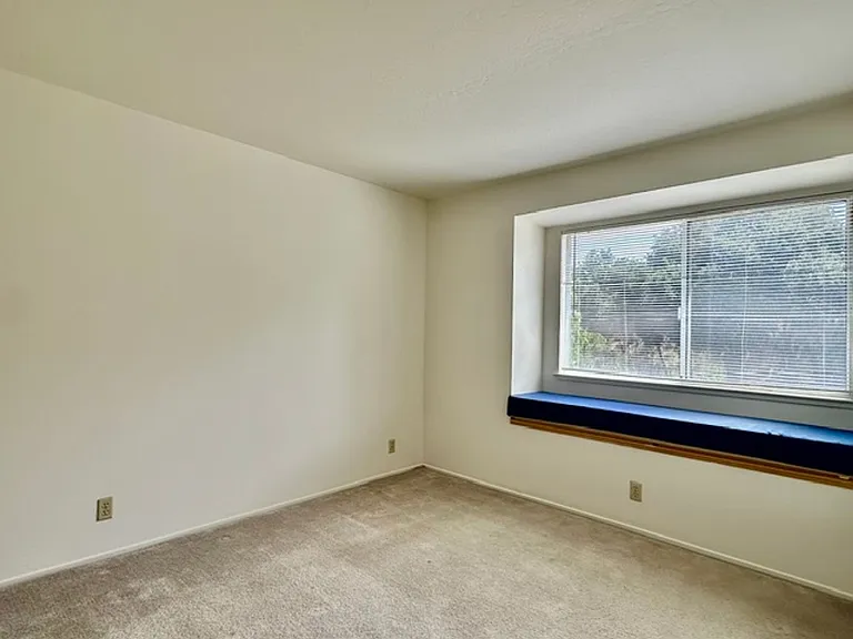 116 Granada Way — Photo 13
