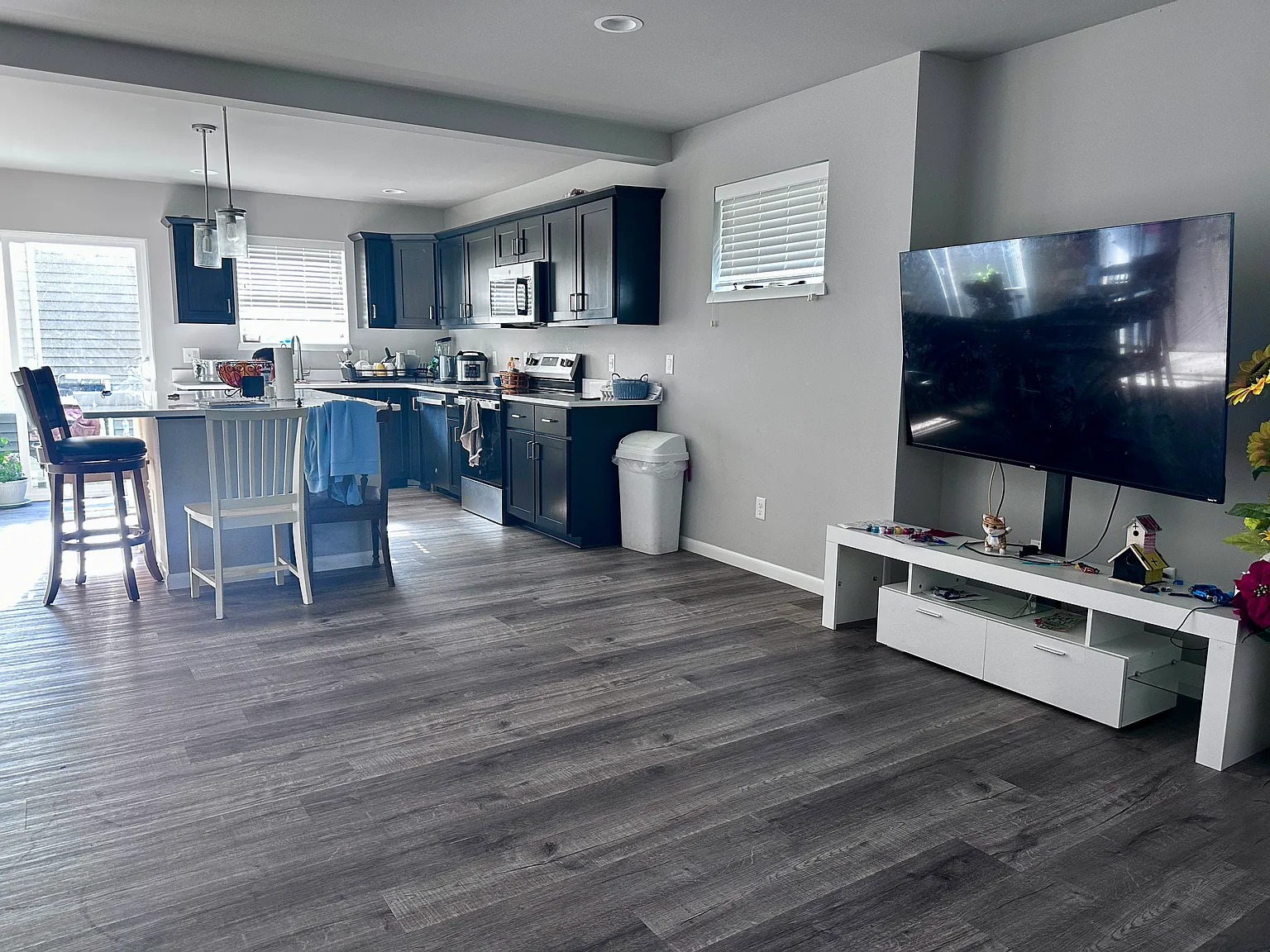 3 bed, 2.5 bath, 1486 sqft, $2,600 — Photo 2