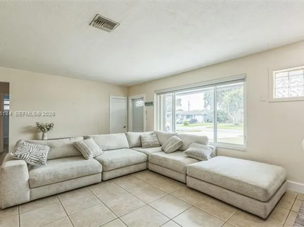 6931 SW 2nd St #6931, Hollywood, FL 33023