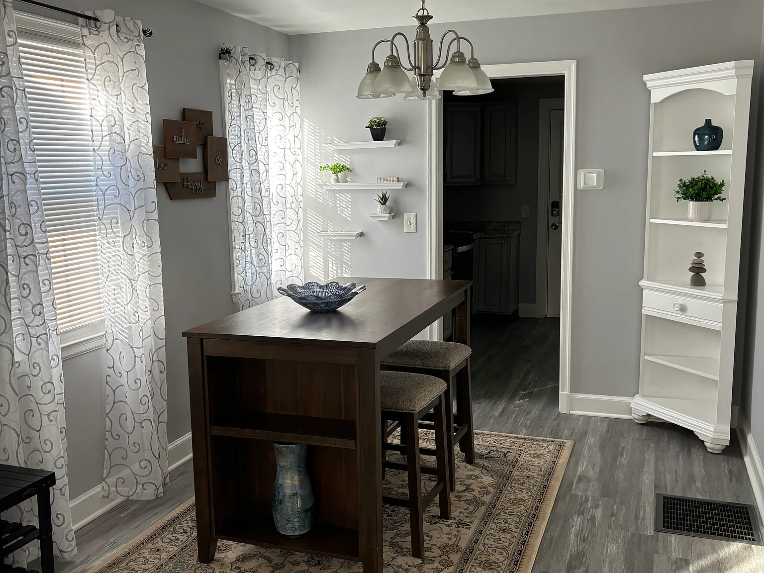 3 bed, $6,500 — Photo 3