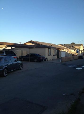 2nd image of 898 Rider Ave