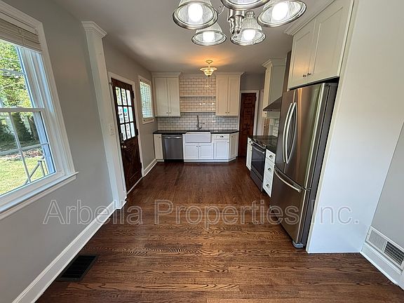 5th image of 1437 Valley St