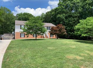 101 Luenburg Dr, Evington, VA 24550