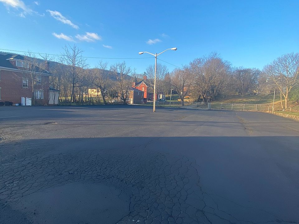 2nd image of 1703 Jefferson St