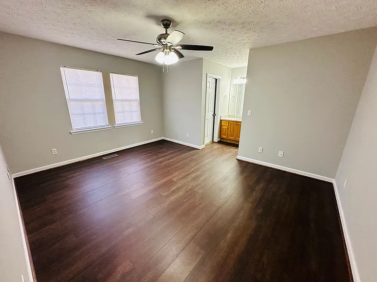 2102 Harrell Dr — Photo 7