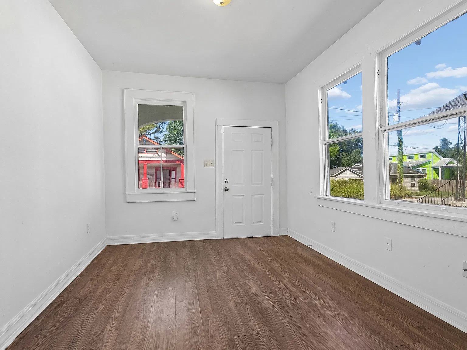 2 bed, 850 sqft, $1,300 — Photo 2