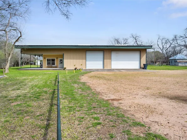 804 Robson St, Columbus, TX 78934