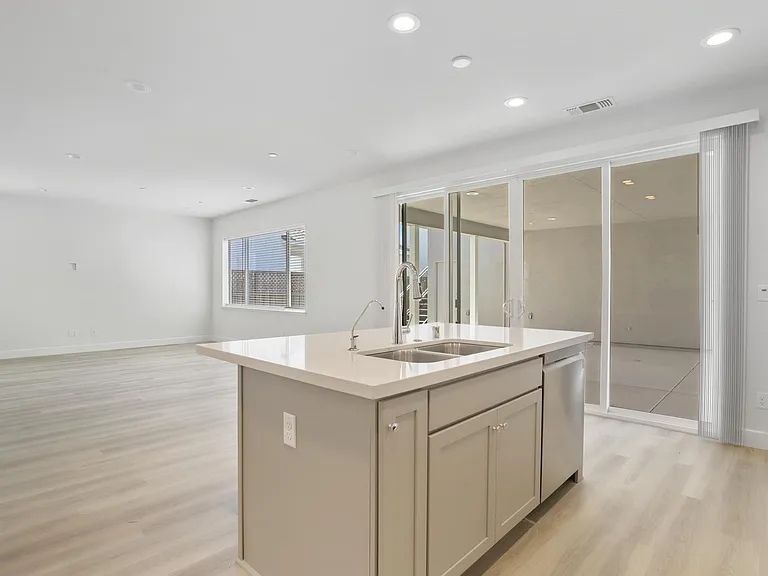 2926 Granger St — Photo 15