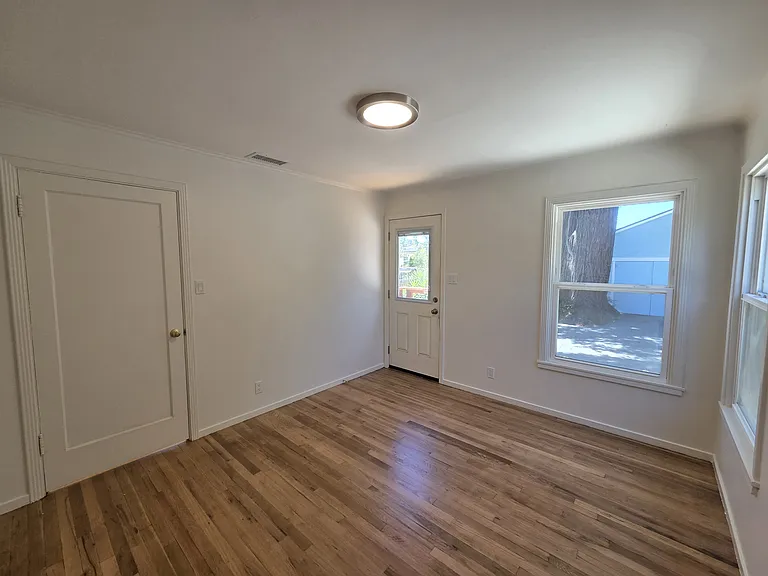 131 N San Pedro Rd — Photo 14