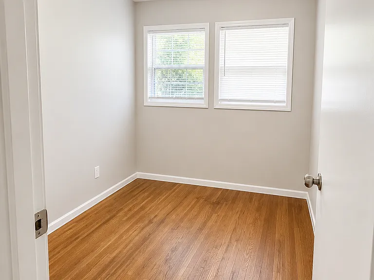 10300 Dudley Dr — Photo 13