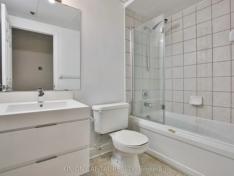 71 McCaul St #143 — Photo 20