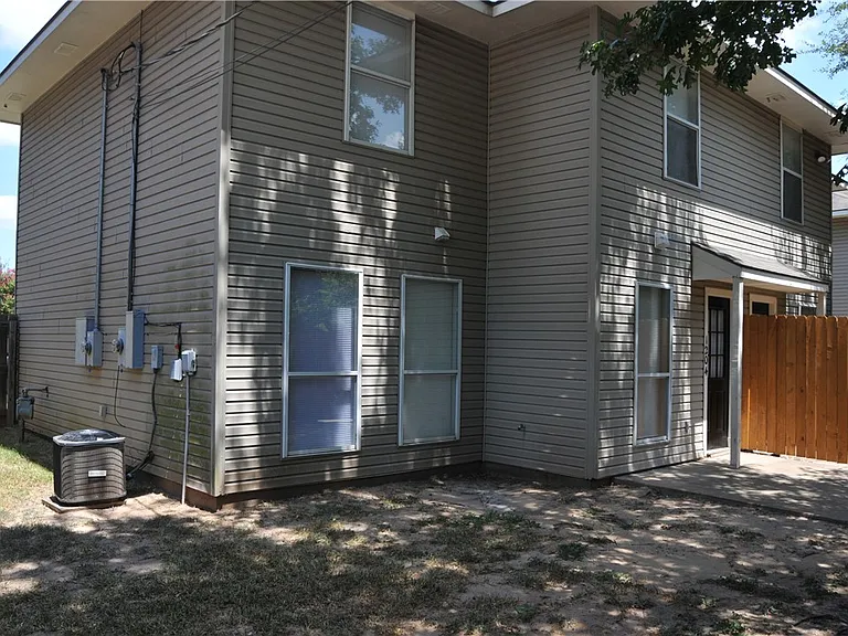 1206 Oney Hervey Dr — Photo 2