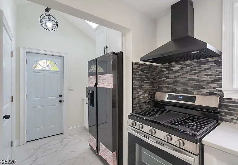6 Dawes Ave — Photo 11