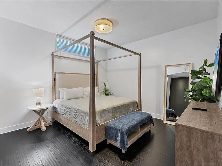 525 E Jackson St #302 — Photo 25