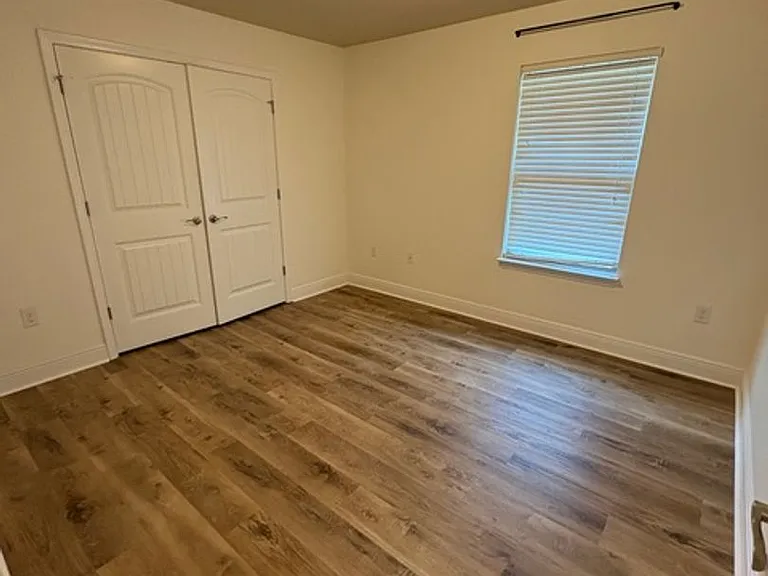 6040 Trestle St — Photo 18