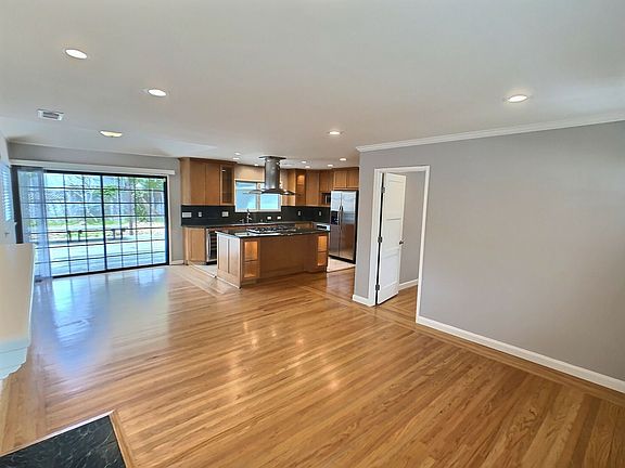 3rd image of 2347 Boxwood Dr