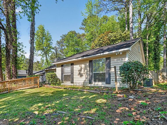 2nd image of 814 Hemingway Rd