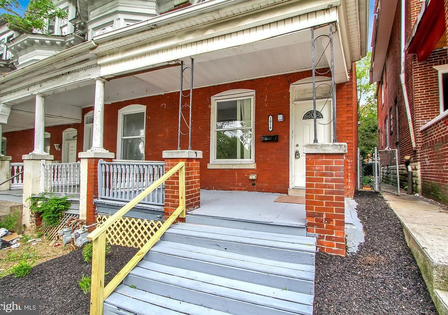 Coming Soon! 4-Bedroom 1.5 Bathroom Rowhome For Rent — Photo 1
