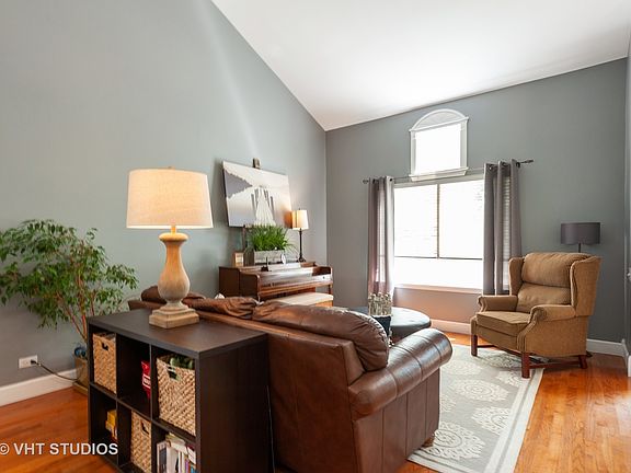 2nd image of 960 Tylerton Cir