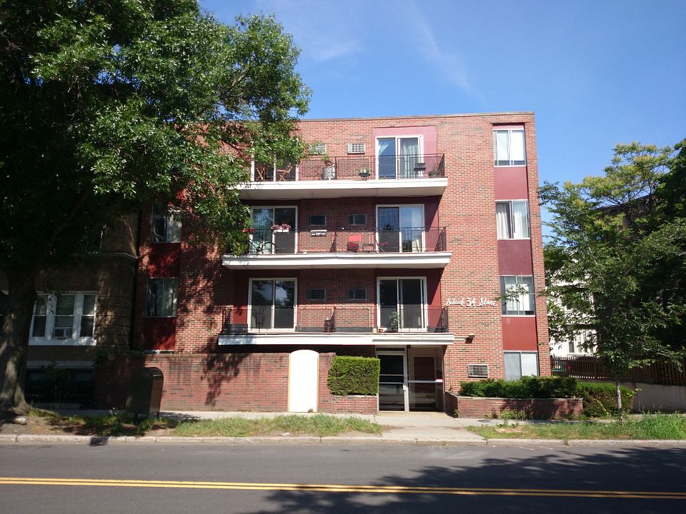 1st image of 34 Babcock St APT 402