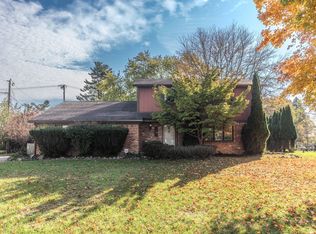 2255 Horseshoe Dr, West Bloomfield, MI 48322