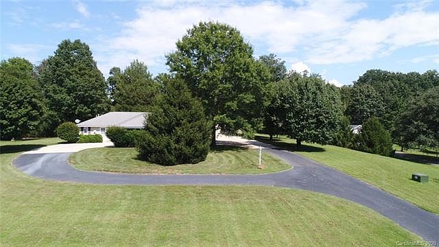 1st image of 260 Blueberry Hill Dr