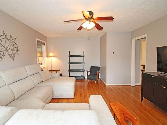 3rd image of 456 Plantation Rd SW