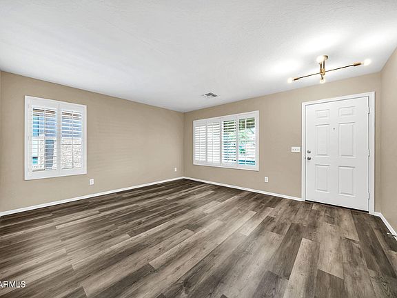 4th image of 3323 W SAINT ANNE Avenue