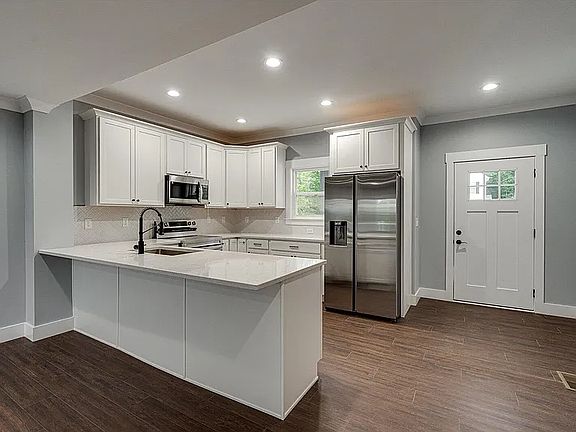 3rd image of 1322 Unity Dr NE