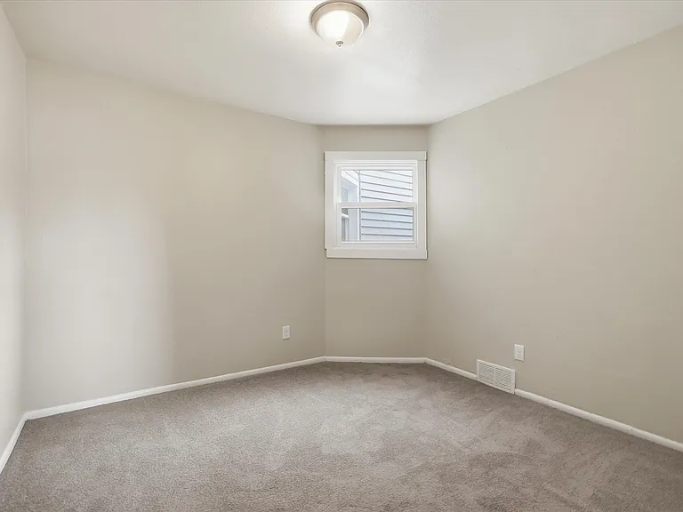 101 W Meinecke Ave #105 — Photo 15