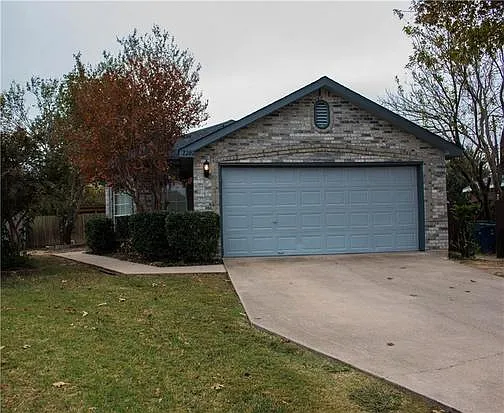 2202 Brookview Dr — Photo 1