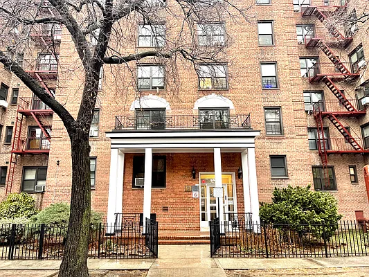 Sold by RE MAX Team | media 1