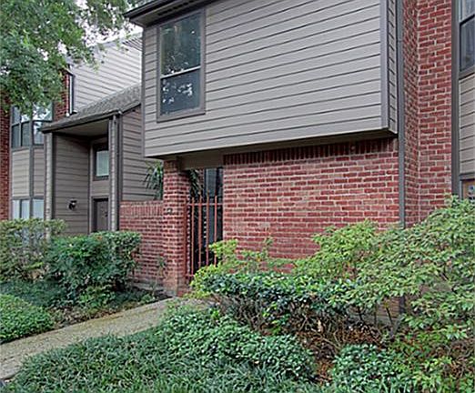 Front view of Townhouse entry area.