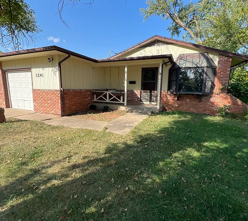 3241 SW 31st Ter