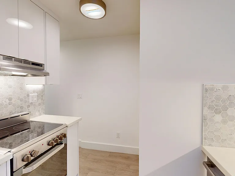 643 Webster St #2 — Photo 3