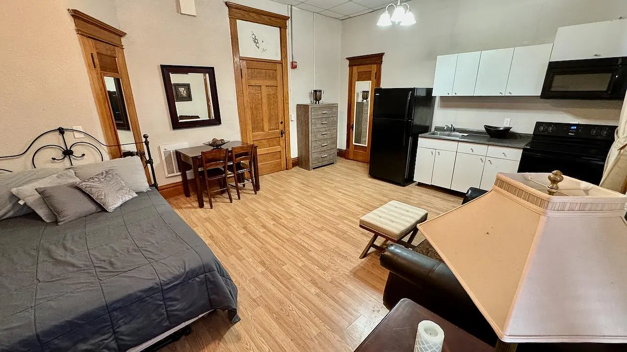 605 Bluff Street — Photo 3