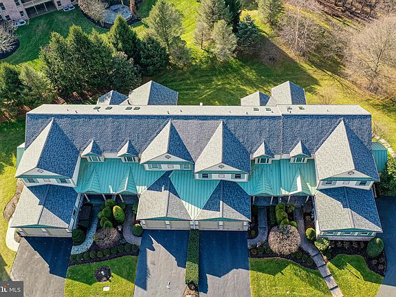 4th image of 748 Winterfield Ct