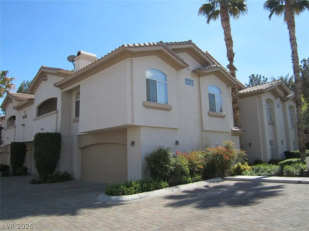 3 bed, 2.0 bath, 1356 sqft, $1,850 — Photo 2